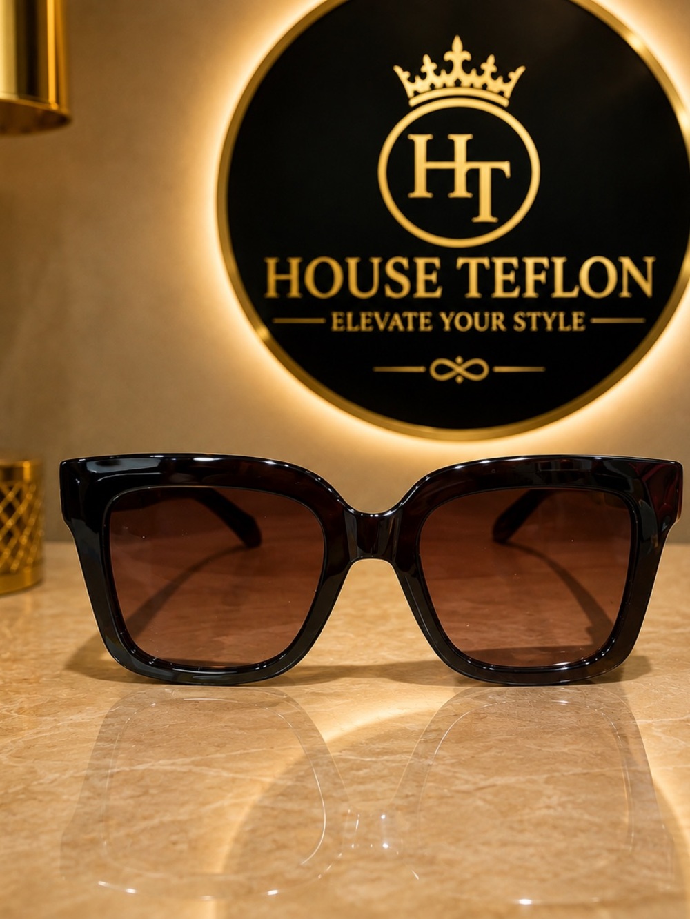 QUAY Oversized Square Sunglasses Black/Brown Gradient Lens.  Size: 52-21-145 - Picture 5 of 8